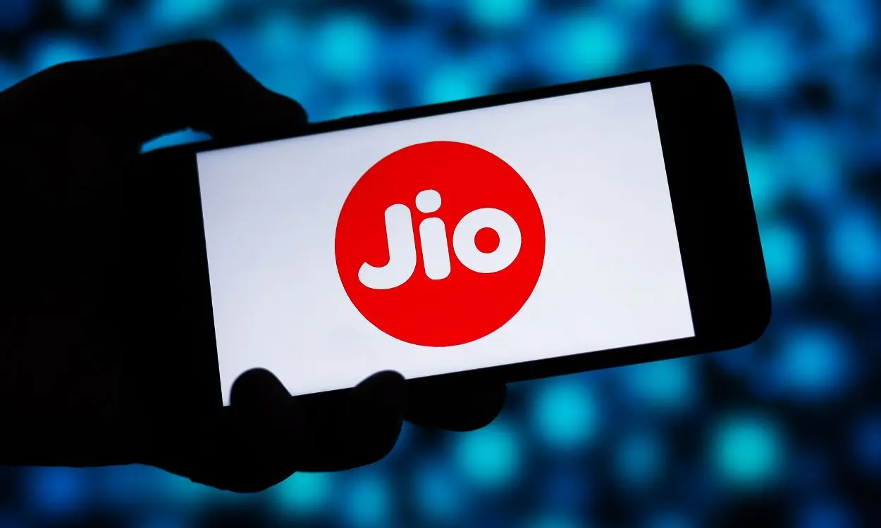 jio-logo-on-a-phone